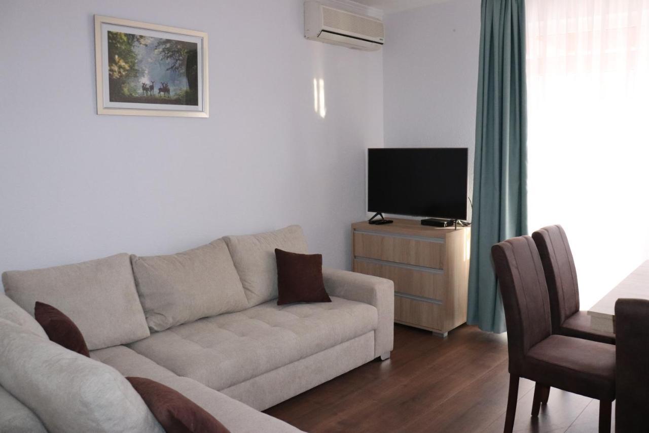 Liget Apartmanhaz Kehidakustany Bagian luar foto