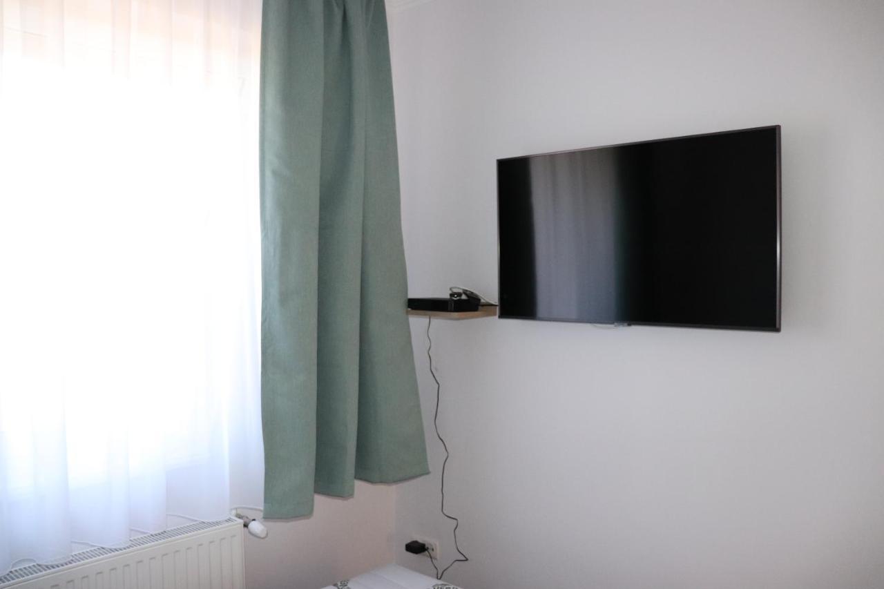 Liget Apartmanhaz Kehidakustany Bagian luar foto