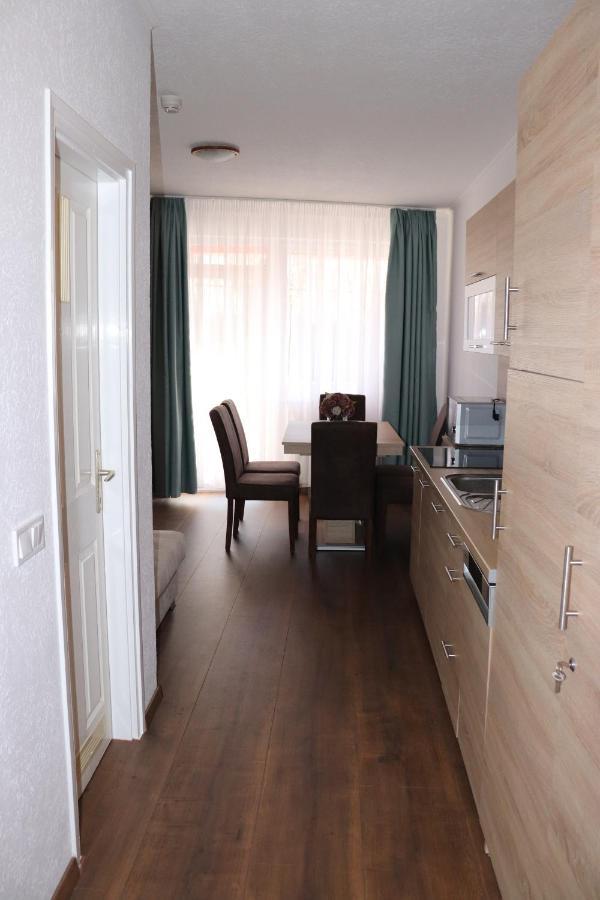 Liget Apartmanhaz Kehidakustany Bagian luar foto
