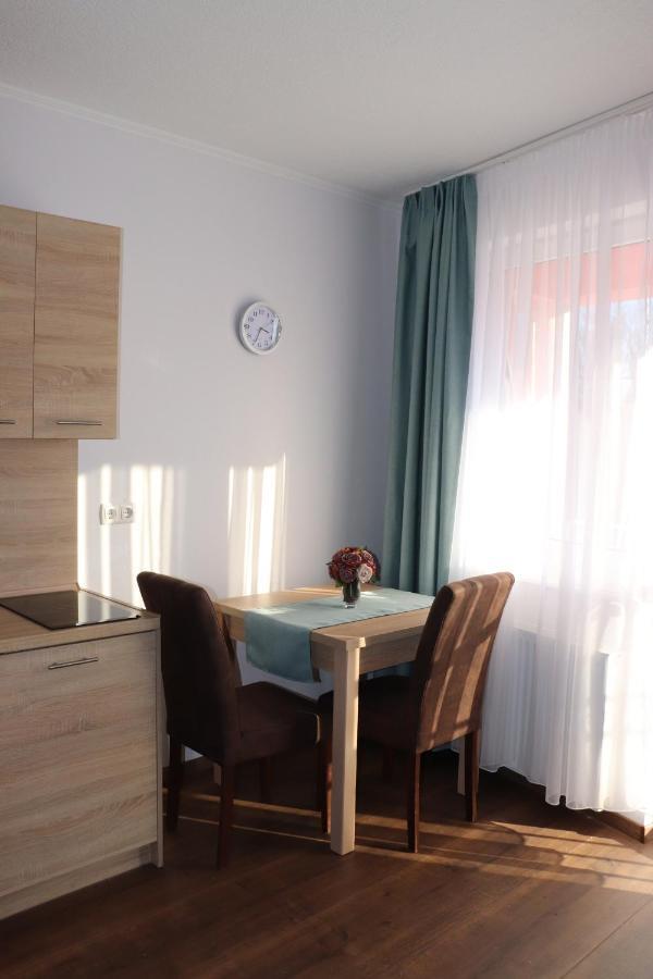 Liget Apartmanhaz Kehidakustany Bagian luar foto