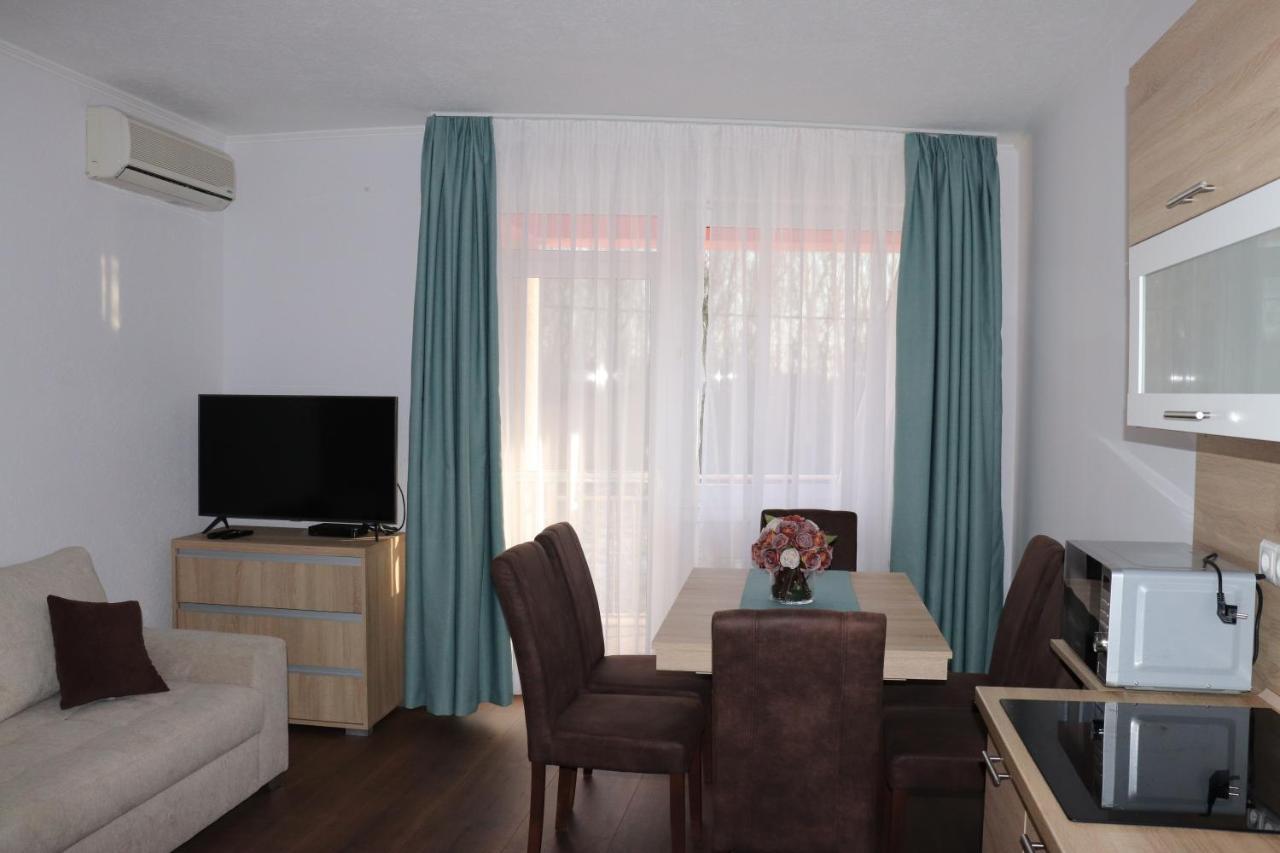 Liget Apartmanhaz Kehidakustany Bagian luar foto