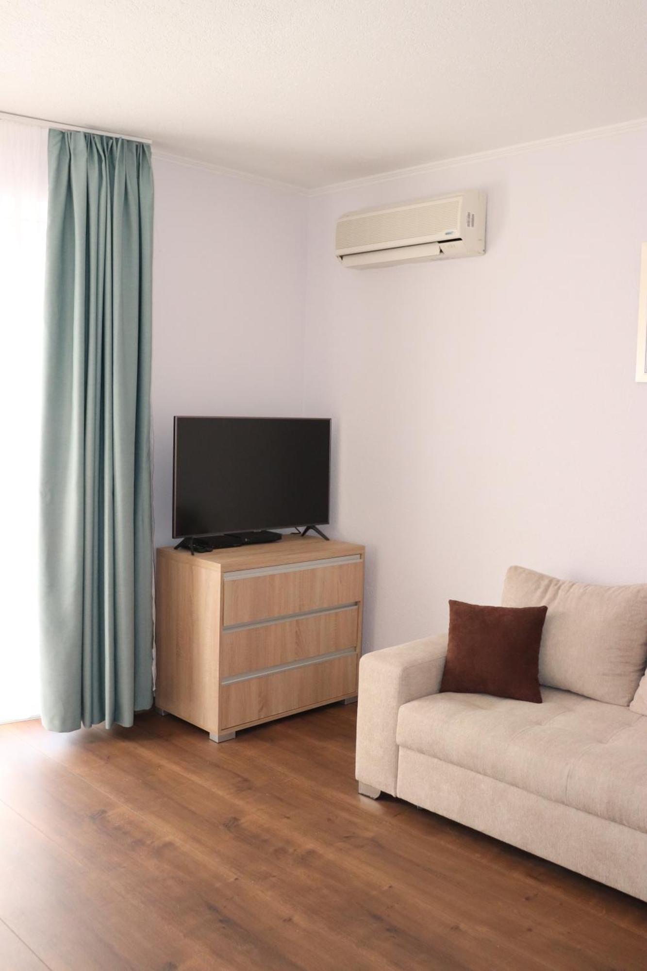 Liget Apartmanhaz Kehidakustany Bagian luar foto